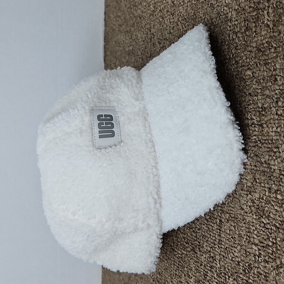 UGG White Sherpa Baseball Cap OS - Picture 1 of 7